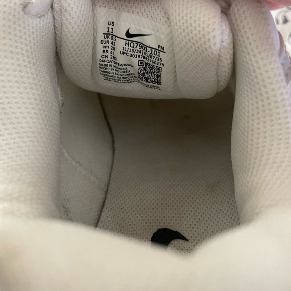Nike Women's V5 RNR SNEAKER - Picture 11 of 12